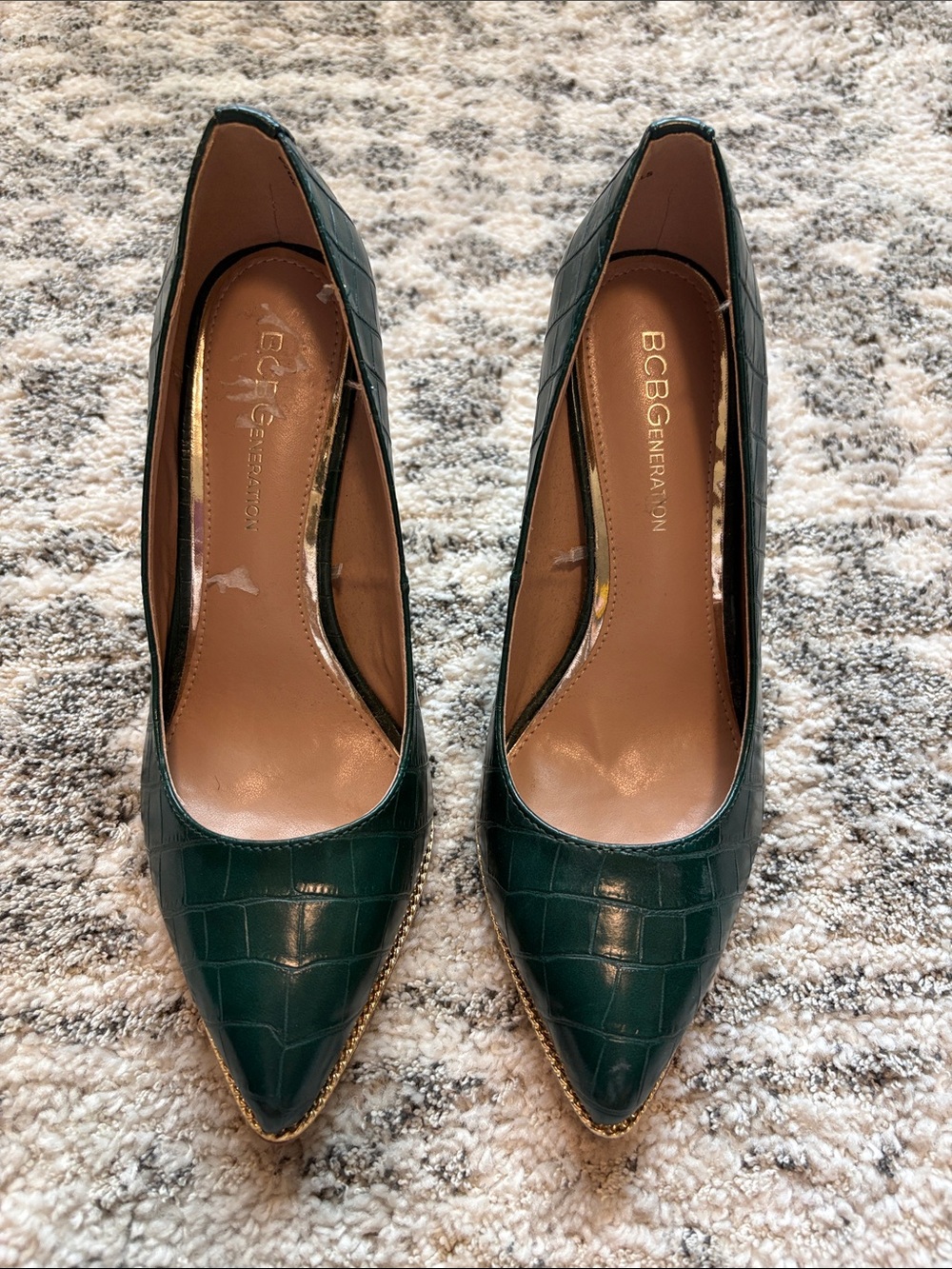 BCBGeneration Dark Green Croc-Embossed Pointed Toe Pump with Gold Trim size 6.5